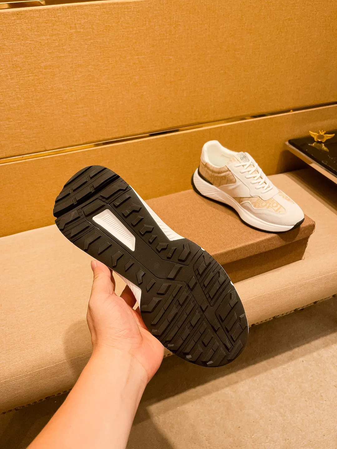 🚘🚘Factory batch 460💰🔥[Dior]🔥Men's high-end brand of shoes official website 1:1 latest masterpiece: the upper is made of Italian imported first-layer cowhide with a comfortable and breathable lining➕original non-slip and wear-resistant outsole🔥, making walking more convenient and comfortable! An exclusive new model, a stunning work, a beautiful 1:1 replica [color] compared to the official quality! Create a fashionable personality to set off your uniqueness! A must-have for trendy men! Classic🔥Size: 38-44 Color: 🔥 2⃣️colors available🔥